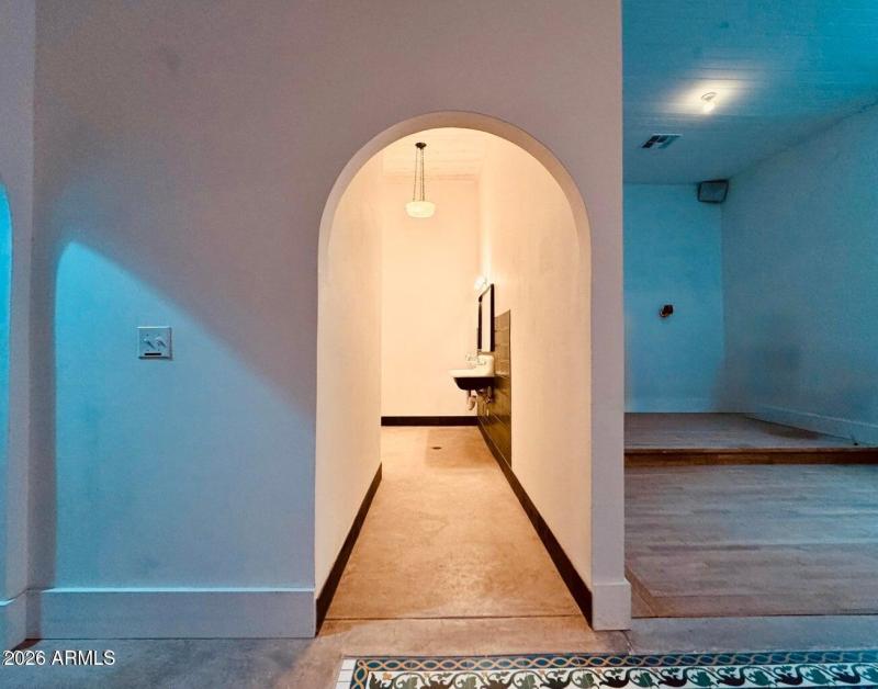 Arched entry to bathroom