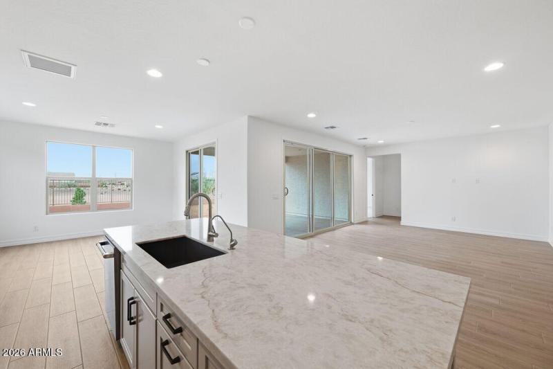 hj-az-phoenix-asante-passage-yellowstone