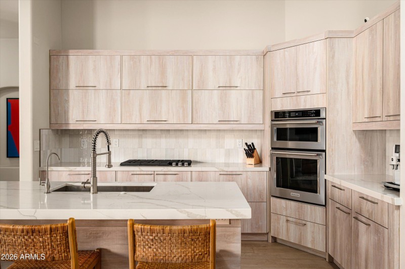 08-Reshoot10918ESutherlandWay-7