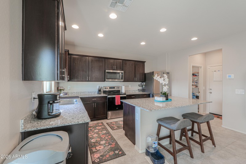 43653 W CYPRESS Lane