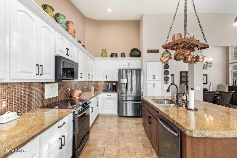 7184 Foothill Dr - 10 - Kitchen