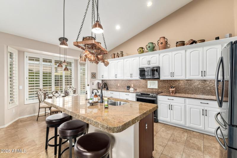 7184 Foothill Dr - 11 - Kitchen