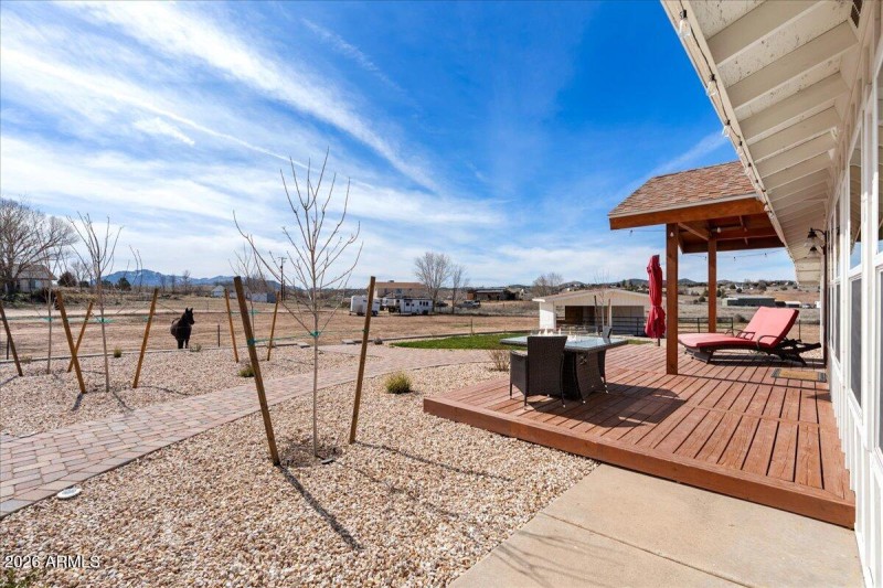 06-Front Deck View