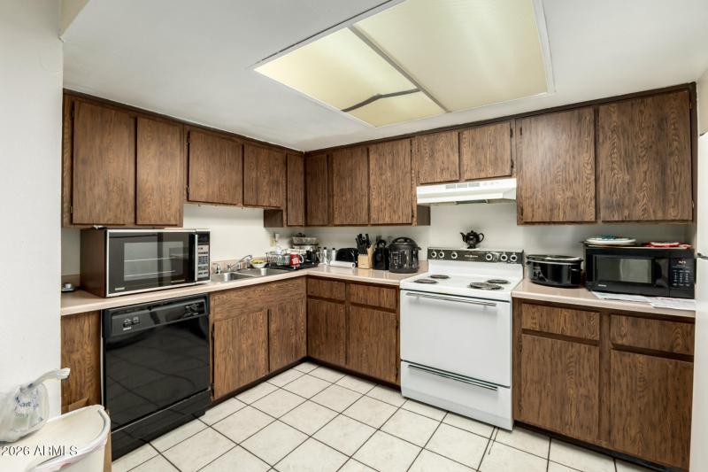 14 - Unit 1 - Kitchen