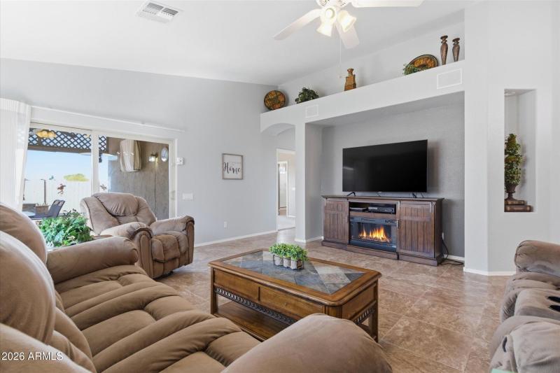 22-DSC03591_autofill_17512635