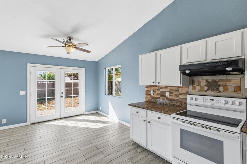 Kitchen / Eat-in Kitchen