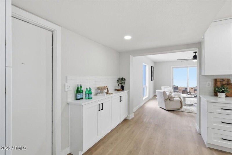 Eat in kitchen w/ base cabinet