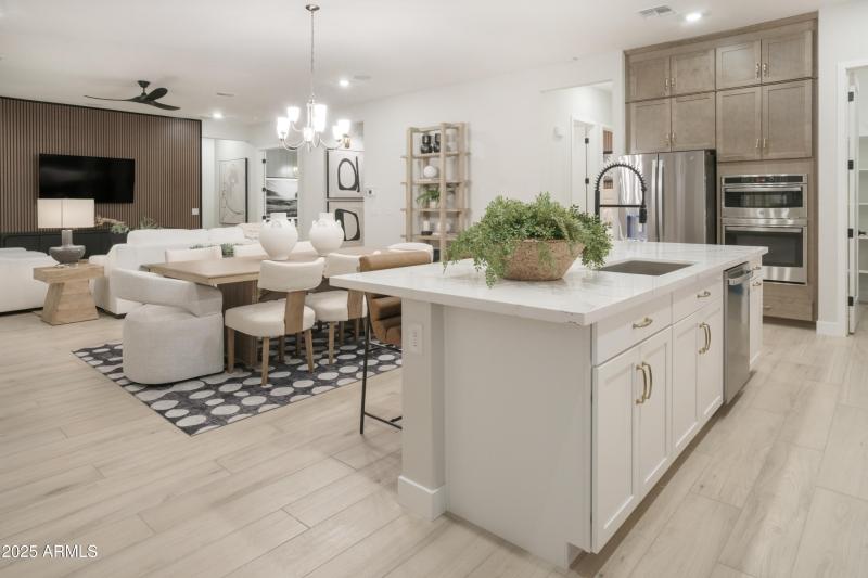 DINING ROOM / GREAT ROOM