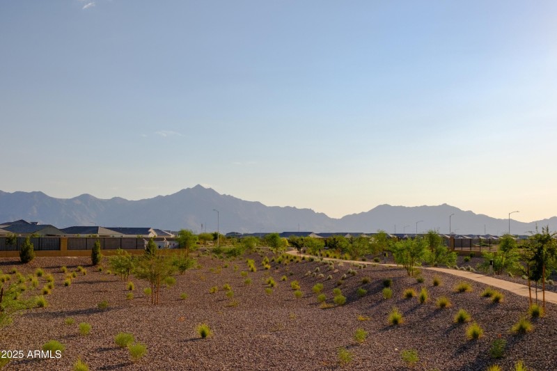 BEAUTIFUL COMMUNITY MOUNTAIN VIEWS