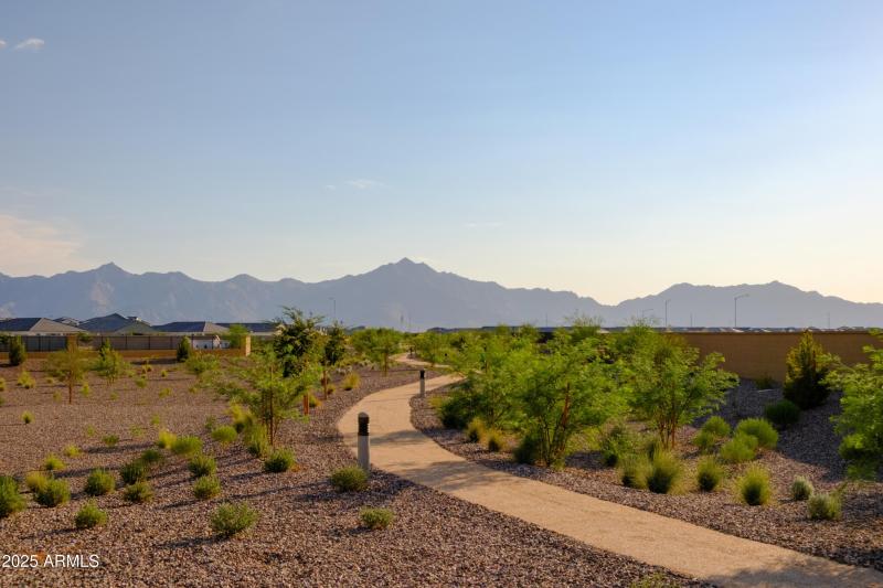 BEAUTIFUL COMMUNITY MOUNTAIN VIEWS