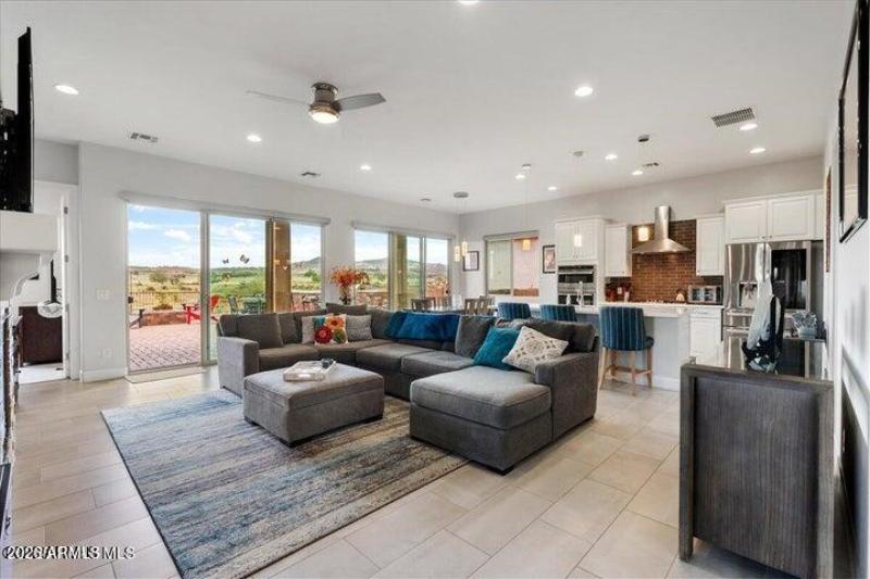 5373 AUTUMN LEAF GREAT ROOM