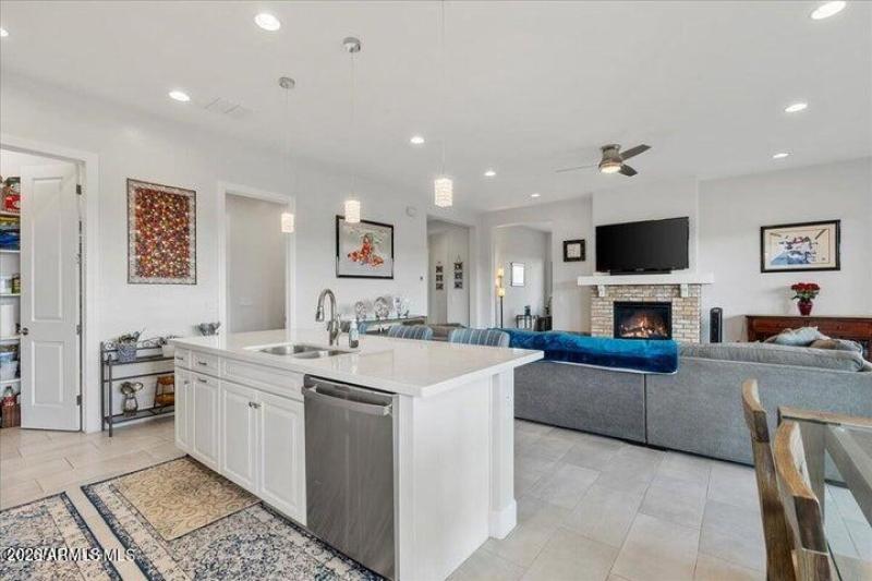 5373 AUTUMN LEAF KITCHEN:GREAT ROOM