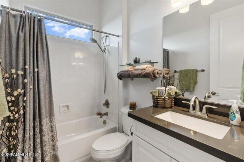 5373 AUTUMN LEAF BATHROOM 1