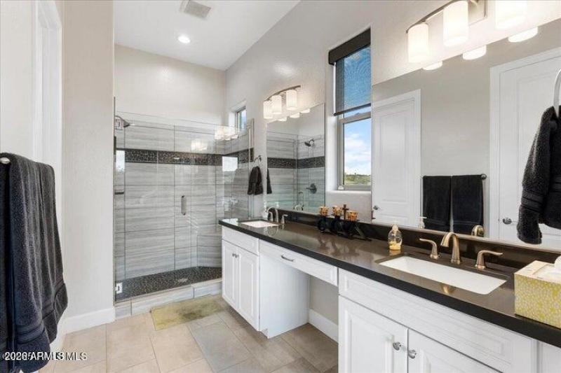 5373 AUTUMN LEAF PRIMARY BATHROOM 3