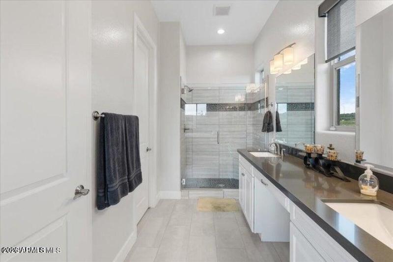 5373 AUTUMN LEAF PRIMARY BATHROOM 2