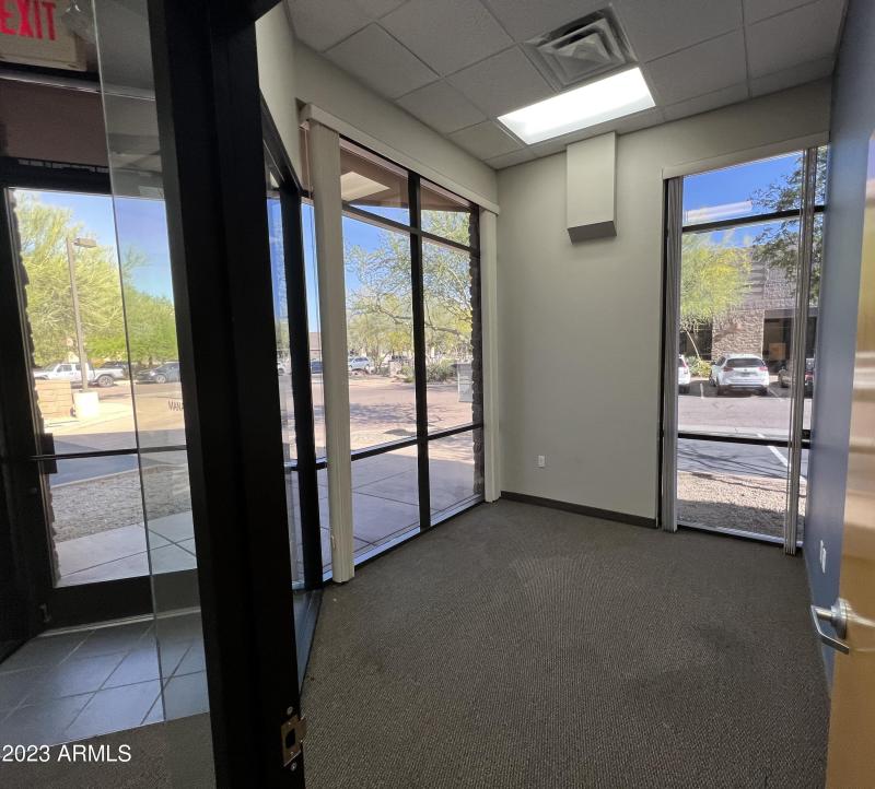 Office 2. Corner ofc