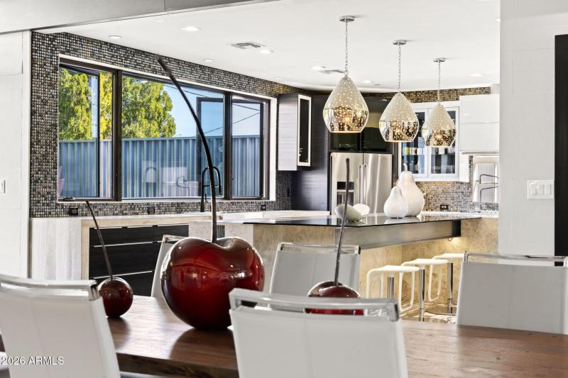 Dining + Indoor/Outdoor Flow