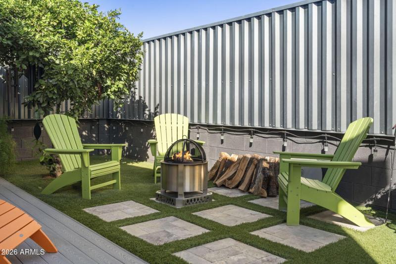 Deck w/Artificial turf & Pavers