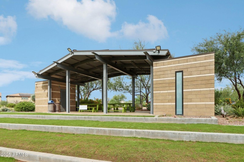 68-web-or-mls-N 34th St-1410-907