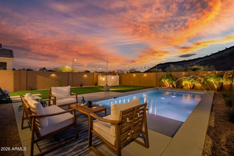 PebbleTec Pool with HUGE Baja Step