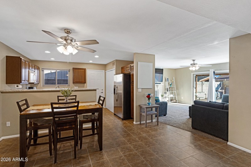 1127 W Grovers Ave-5