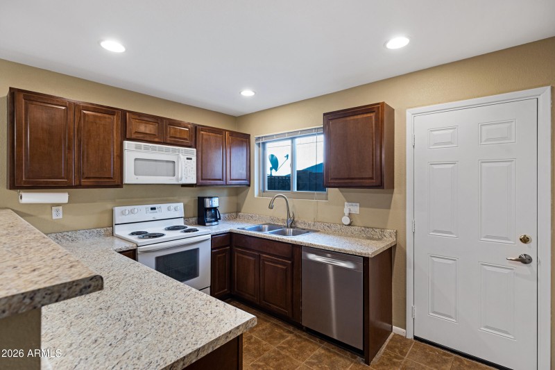 1127 W Grovers Ave-9