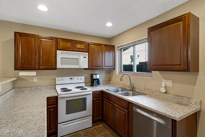 1127 W Grovers Ave-10