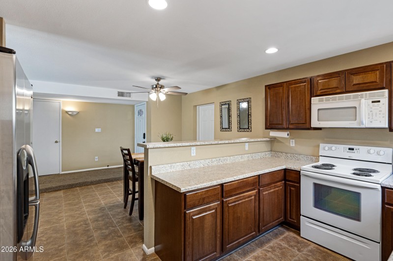 1127 W Grovers Ave-11