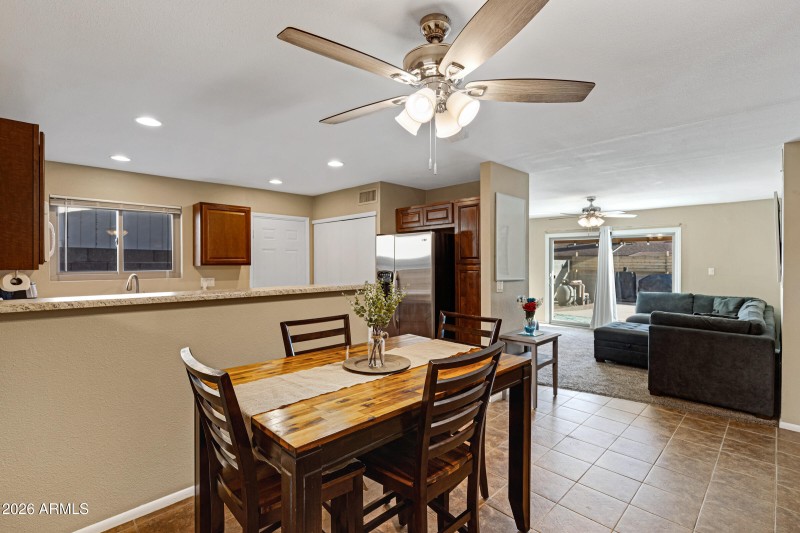 1127 W Grovers Ave-13