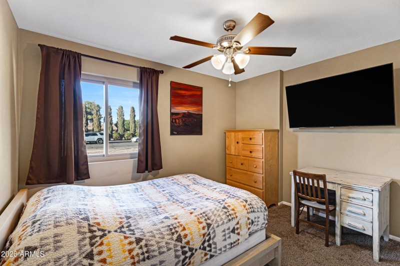 1127 W Grovers Ave-18