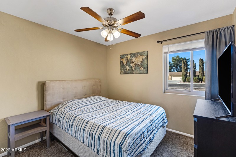 1127 W Grovers Ave-19