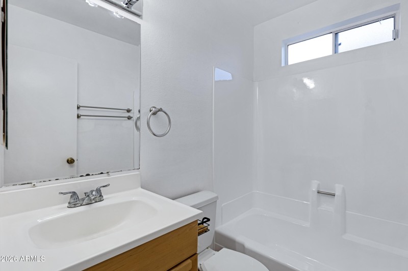 1127 W Grovers Ave-20