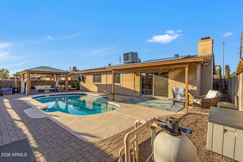 1127 W Grovers Ave-26