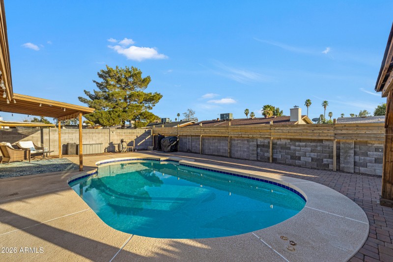 1127 W Grovers Ave-28