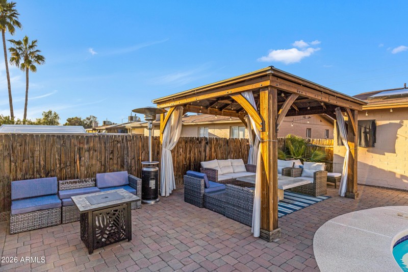 1127 W Grovers Ave-29