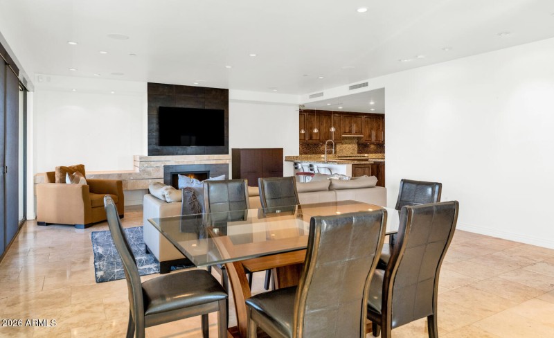 7181 E Camelback Rd-large-016-029-TOD760