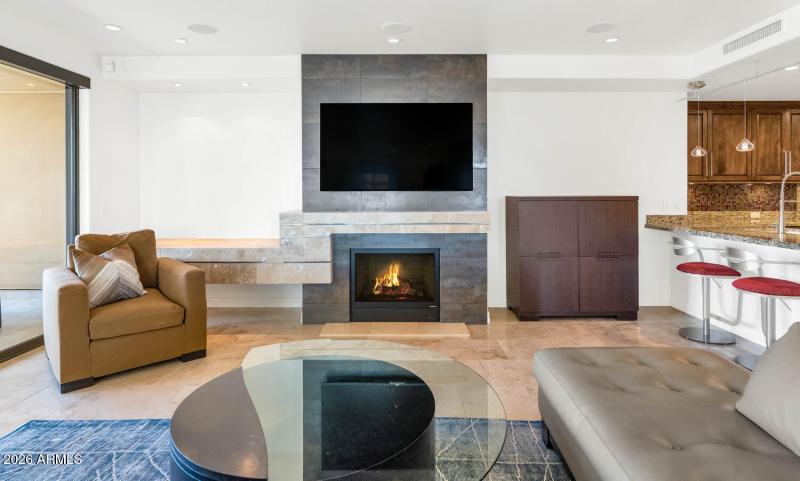 7181 E Camelback Rd-large-018-035-TOD758