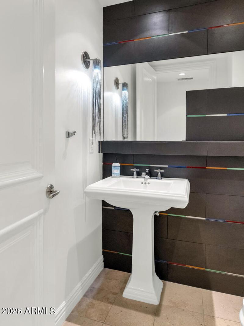 7181 E Camelback Rd-large-028-013-TOD761