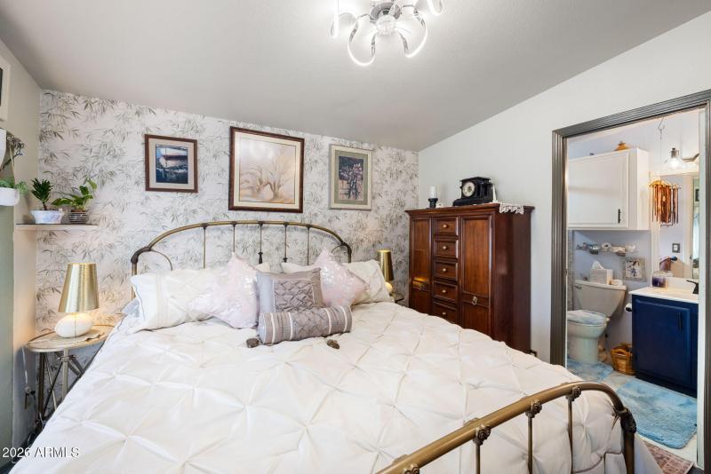 12-Primary Bedroom (1)