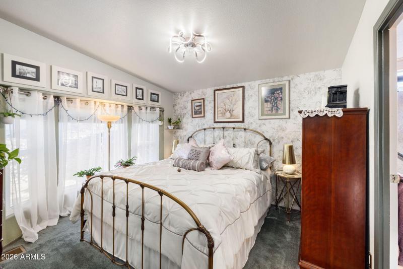 14-Primary Bedroom (2)