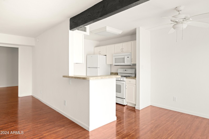 Unit 104 3838 N 32nd Photo Edit QA_06