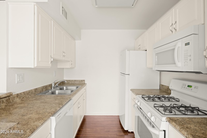 Unit 104 3838 N 32nd Photo Edit QA_07