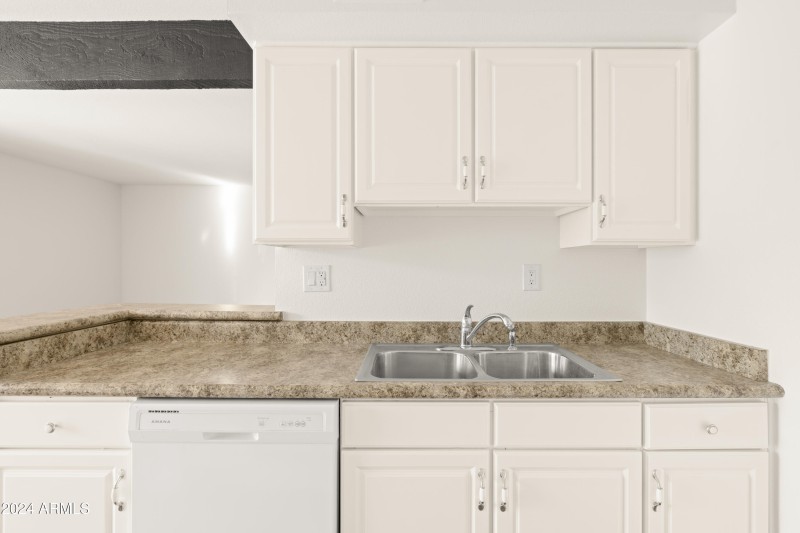 Unit 104 3838 N 32nd Photo Edit QA_10