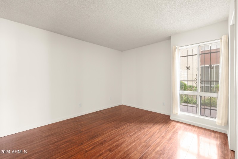 Unit 104 3838 N 32nd Photo Edit QA_11