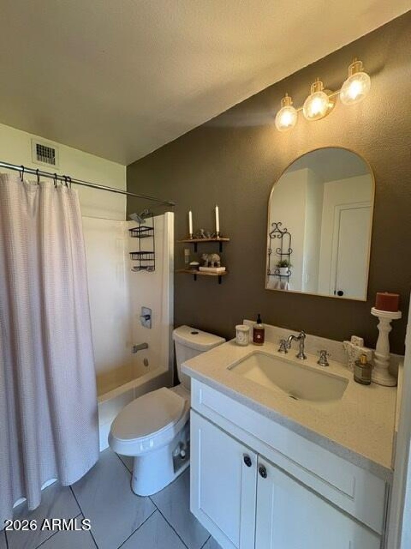 Rancho Bathroom primary 2