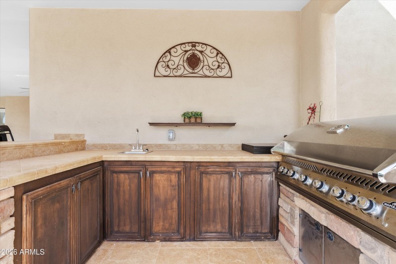 Outdoor BBQ & Kitchen