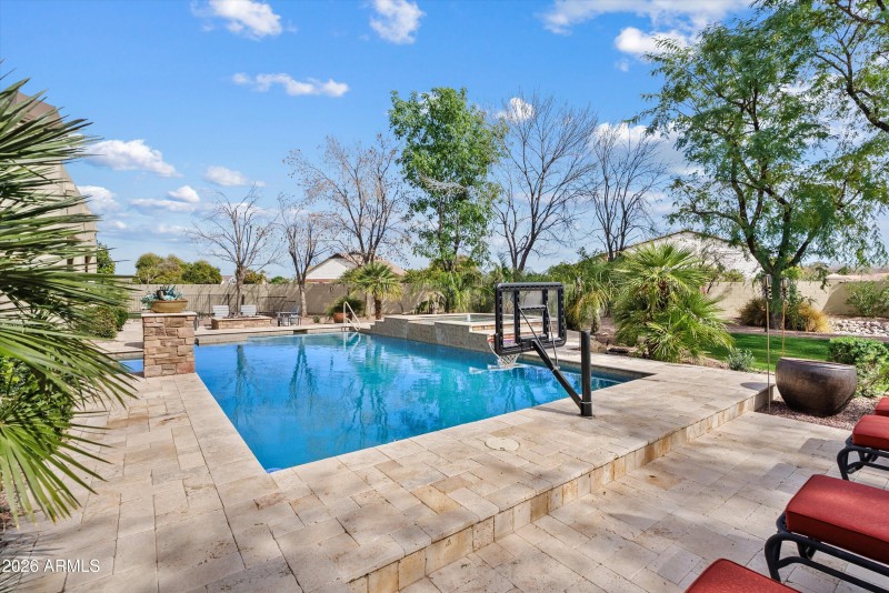 Sparkling Pool & Spa