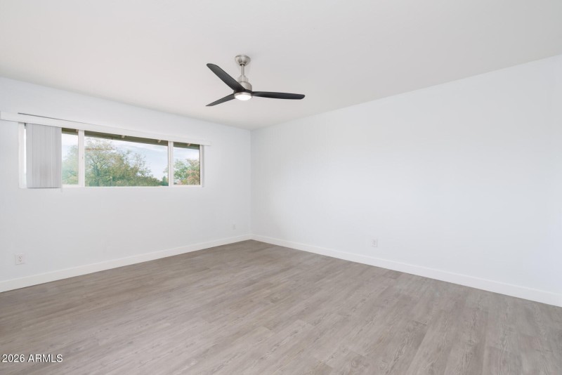 E Northshore Dr (1506)-35