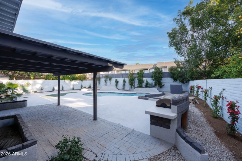 E Northshore Dr (1506)-9