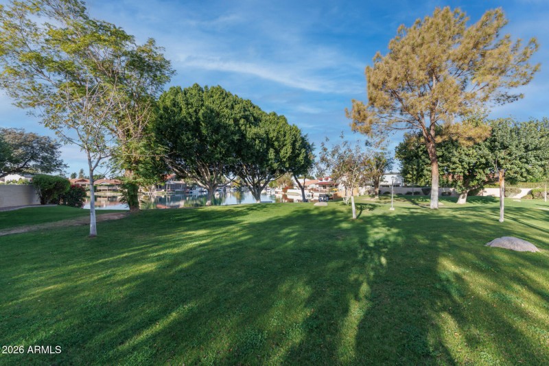 E Northshore Dr (1506)-1